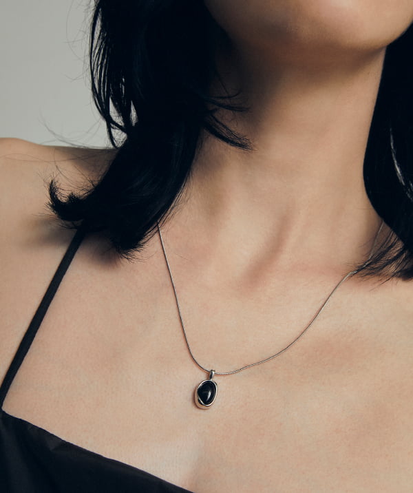 WRAPPED STONE NECKLACE / SILVER (ONYX)